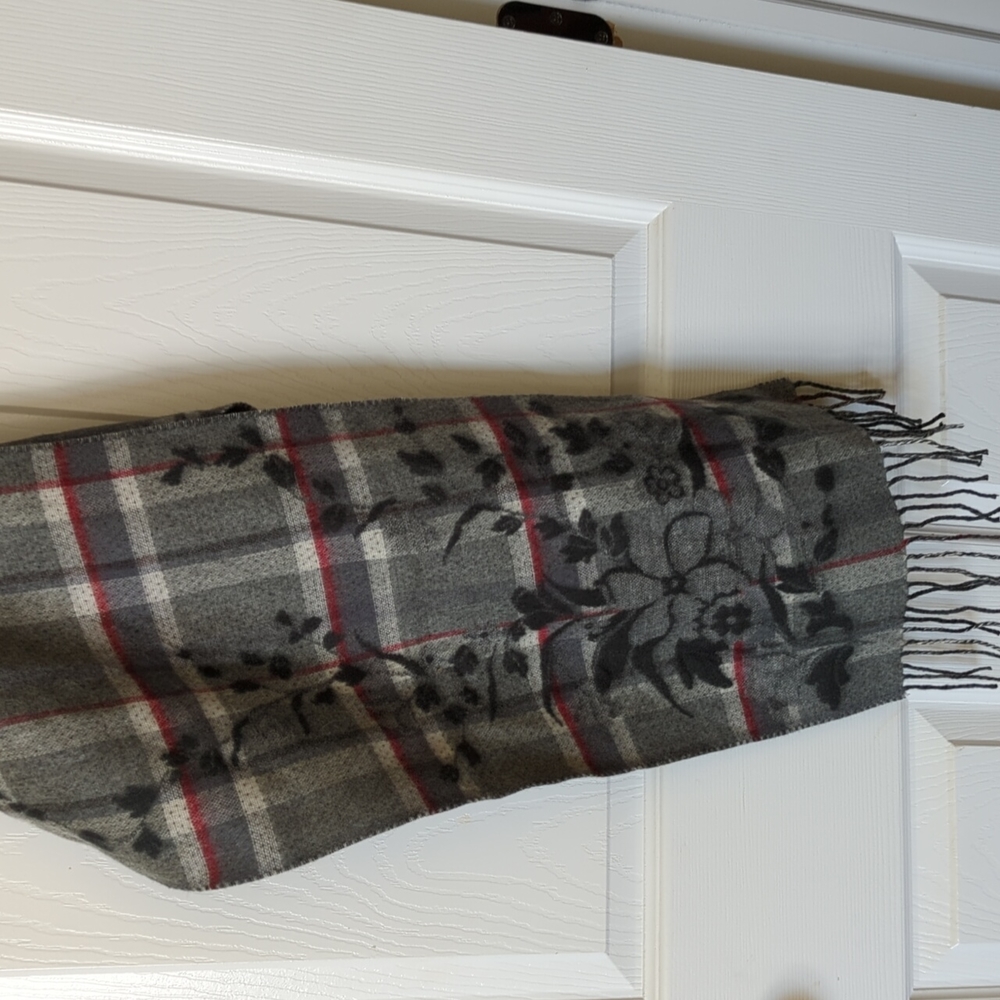 Croft and Barrow soft acrylic scarf